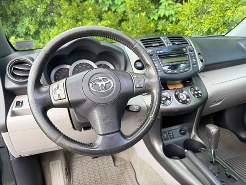 Used 2011 Toyota RAV4 Limited w/ Limited Extra Value Pkg AWD/4WD image 36