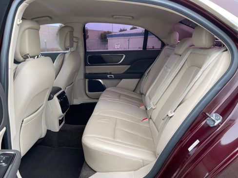 Used 2017 Lincoln Continental Select image 21