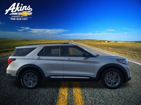 Used 2025 Ford Explorer Active w/ Active Comfort Package image 1