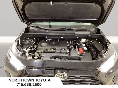 Used 2025 Toyota RAV4 XLE AWD/4WD image 10