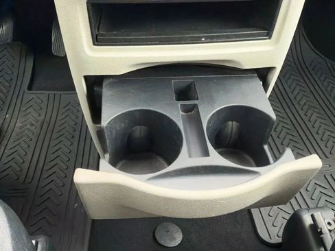 Used 2018 Dodge Grand Caravan SE image 18