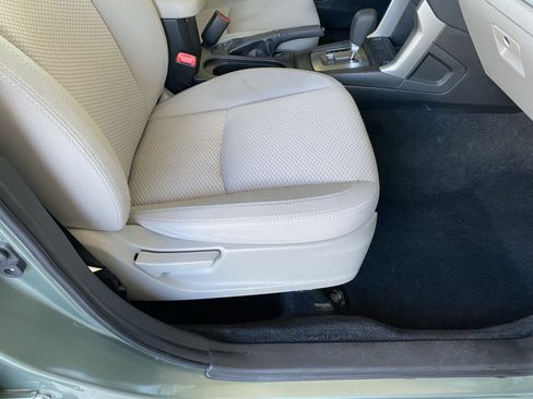 Used 2014 Subaru Forester 2.5i Premium w/ All-Weather Package AWD/4WD image 33
