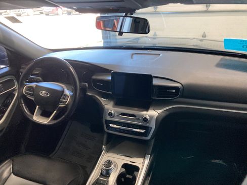 Used 2022 Ford Explorer XLT w/ Equipment Group 202A image 11