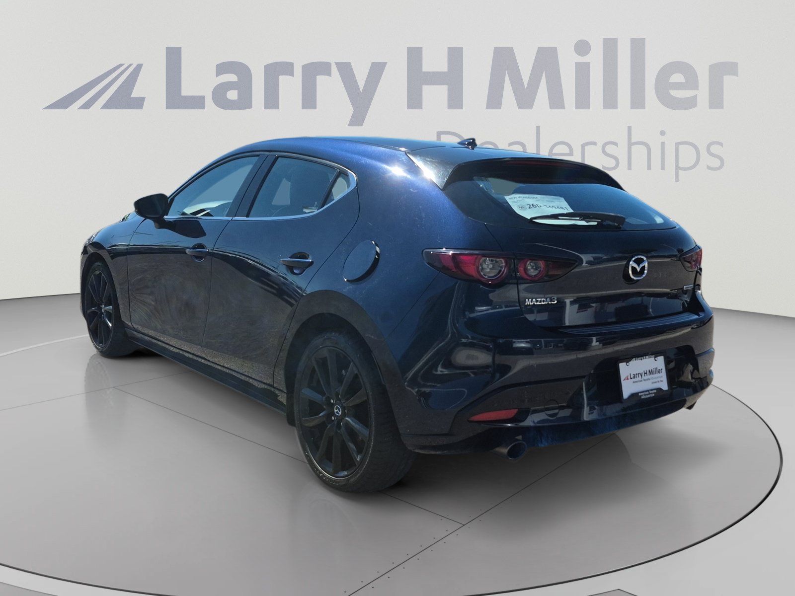 Used 2020 MAZDA MAZDA3 Hatchback w/ Premium Package FWD image 3