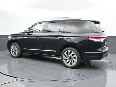 Used 2024 Lincoln Navigator Premiere AWD/4WD image 10