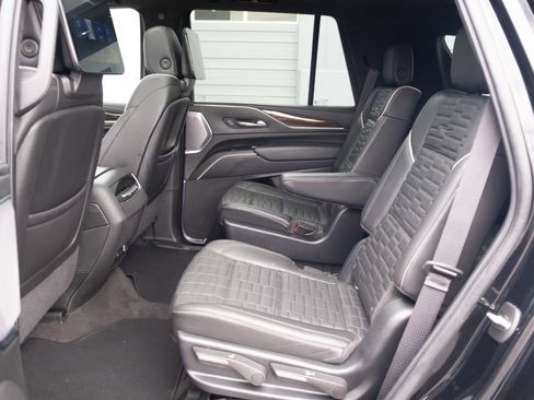 Used 2022 Cadillac Escalade Sport Platinum AWD/4WD image 18