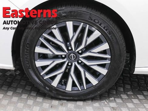 Used 2025 Nissan Altima 2.5 SV image 32