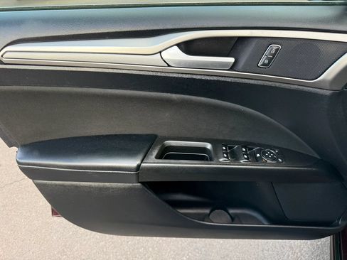 Used 2018 Ford Fusion SE w/ Fusion SE Technology Package FWD image 13