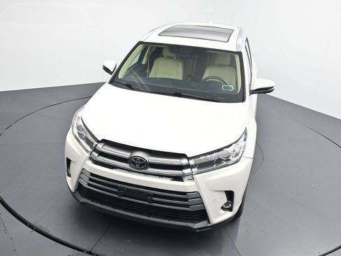 Used 2019 Toyota Highlander AWD V6 image 11