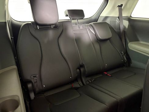 New 2026 Kia Carnival FWD image 17