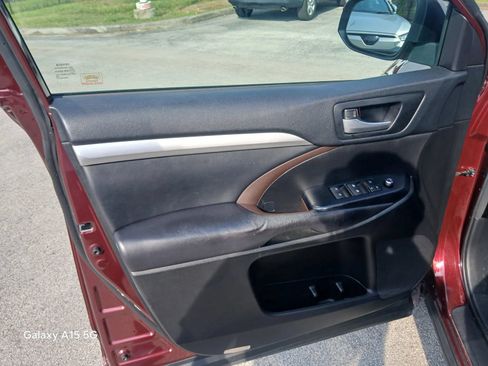 Used 2018 Toyota Highlander XLE FWD image 11