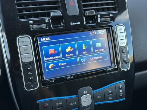 Used 2015 Nissan Leaf SL w/ Premium Package image 33