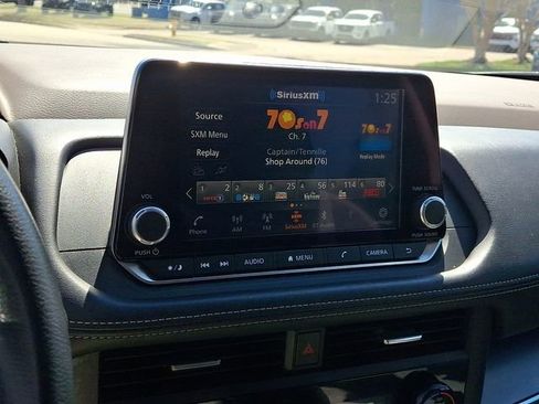 Used 2023 Nissan Rogue SV image 18