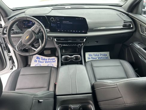 Used 2025 Chevrolet Traverse LT image 23