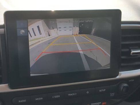 Used 2025 Hyundai Venue SEL FWD image 18