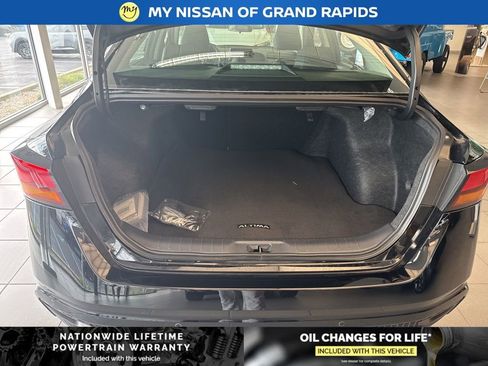 New 2025 Nissan Altima 2.5 SR image 9