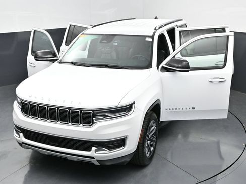 Used 2024 Jeep Wagoneer Series II w/ Flexible Seating Group RWD image 38