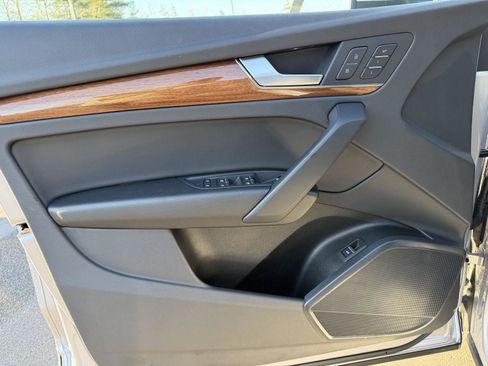 Used 2023 Audi Q5 2.0T Premium w/ Convenience Package image 12