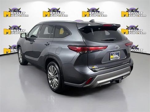 Used 2022 Toyota Highlander Platinum image 7
