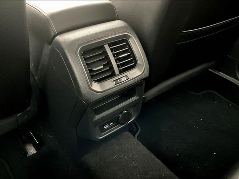 Used 2023 Volkswagen Tiguan SE w/ Panoramic Sunroof Package image 31