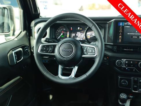 Used 2025 Jeep Wrangler Unlimited Sahara AWD/4WD image 27