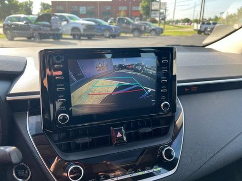 Used 2020 Toyota Corolla LE FWD image 17