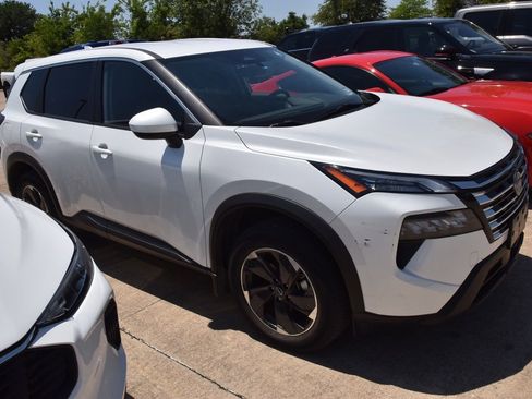 Used 2024 Nissan Rogue SV FWD image 5