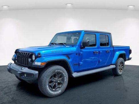 Used 2021 Jeep Gladiator Sport AWD/4WD image 2
