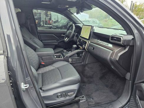 Used 2025 Toyota Tacoma TRD Off-Road image 11