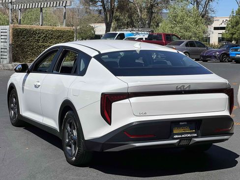 Used 2025 Kia K4 FWD image 2