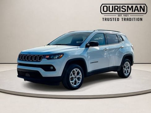 Used 2025 Jeep Compass Latitude w/ Sun & Sound Group AWD/4WD image 2