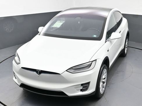 Used 2018 Tesla Model X 100D image 47