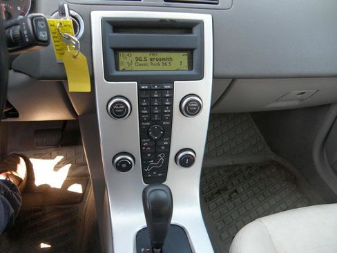 Used 2011 Volvo V50 T5 image 10