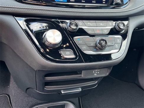 New 2026 Chrysler Pacifica Select image 25