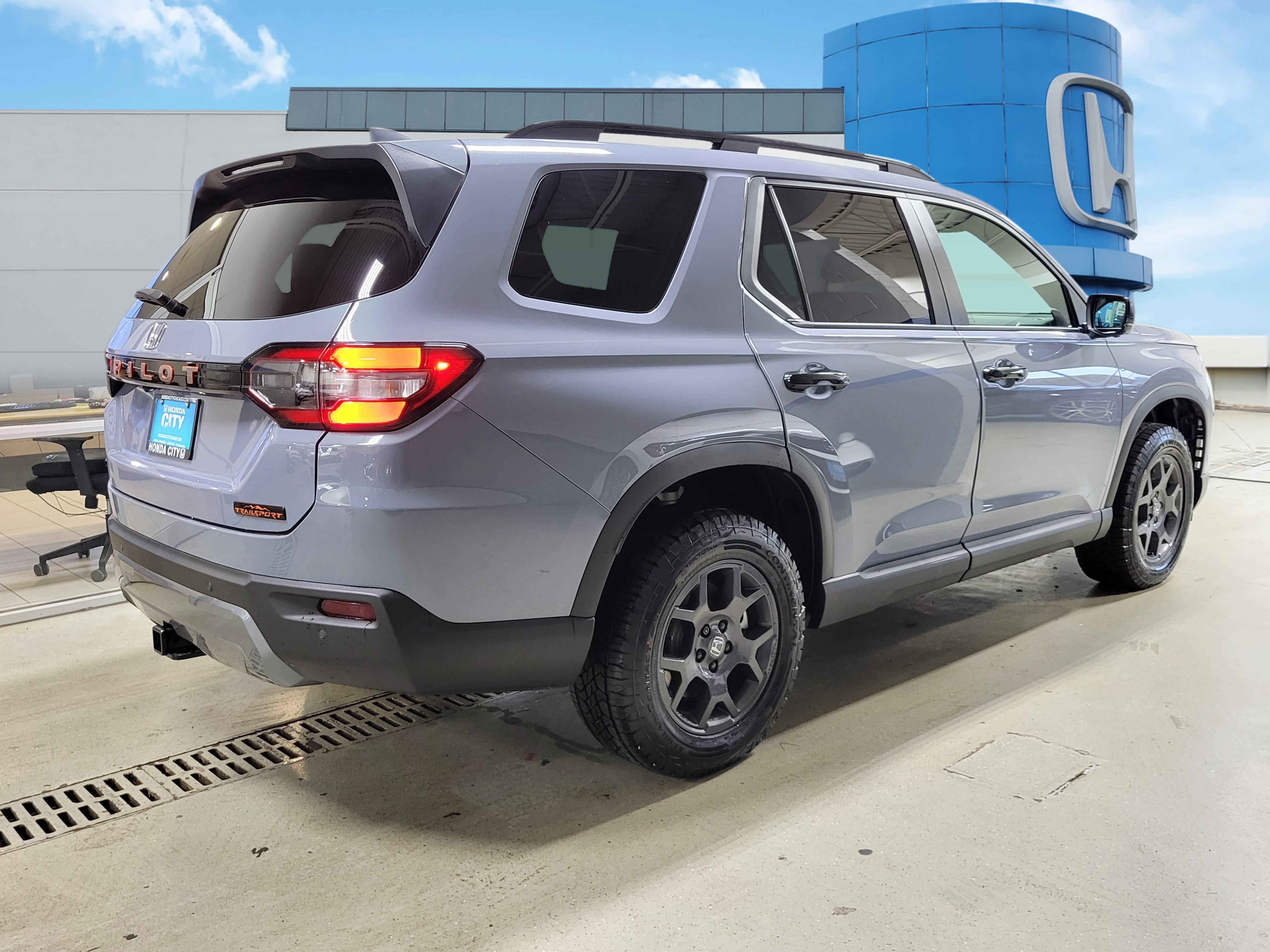 Used 2026 Honda Pilot TrailSport image 5