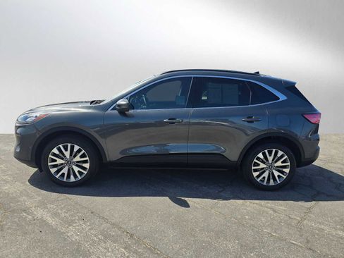 Used 2020 Ford Escape Titanium w/ Titanium Premium Package 2.0 image 4