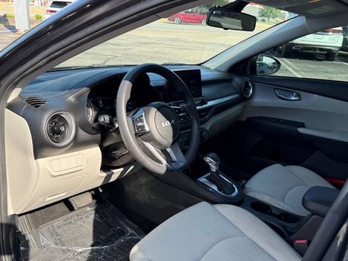 Used 2022 Kia Forte LXS FWD image 11