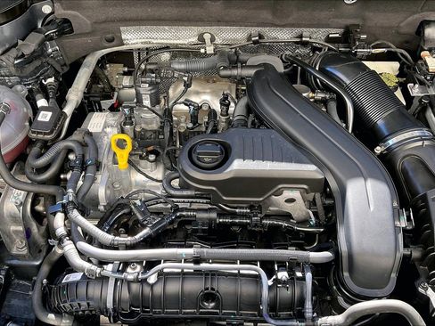 Certified 2023 Volkswagen Taos SE image 32