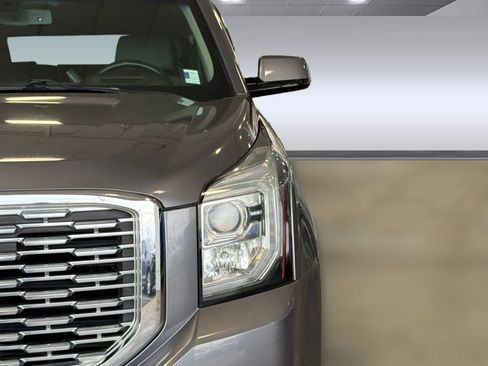 Used 2018 GMC Yukon Denali w/ Denali Ultimate Package AWD/4WD image 11