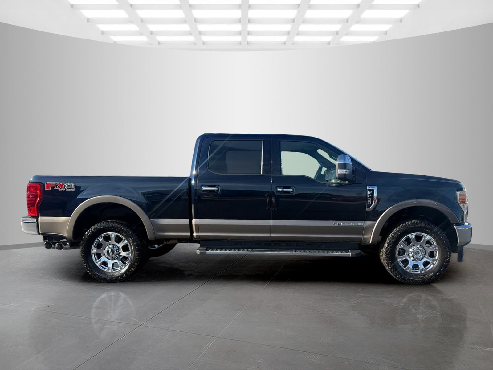 Used 2022 Ford F250 Lariat w/ Lariat Ultimate Package AWD/4WD image 2