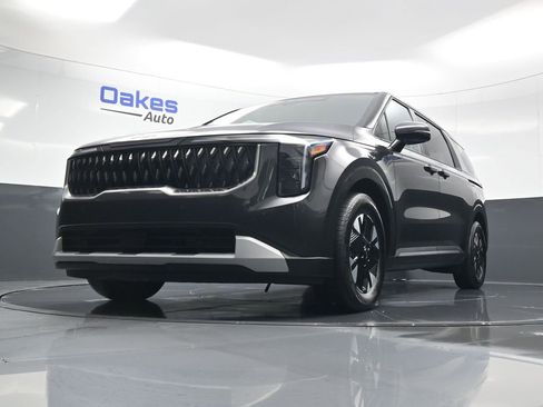 Certified 2025 Kia Carnival LXS image 40