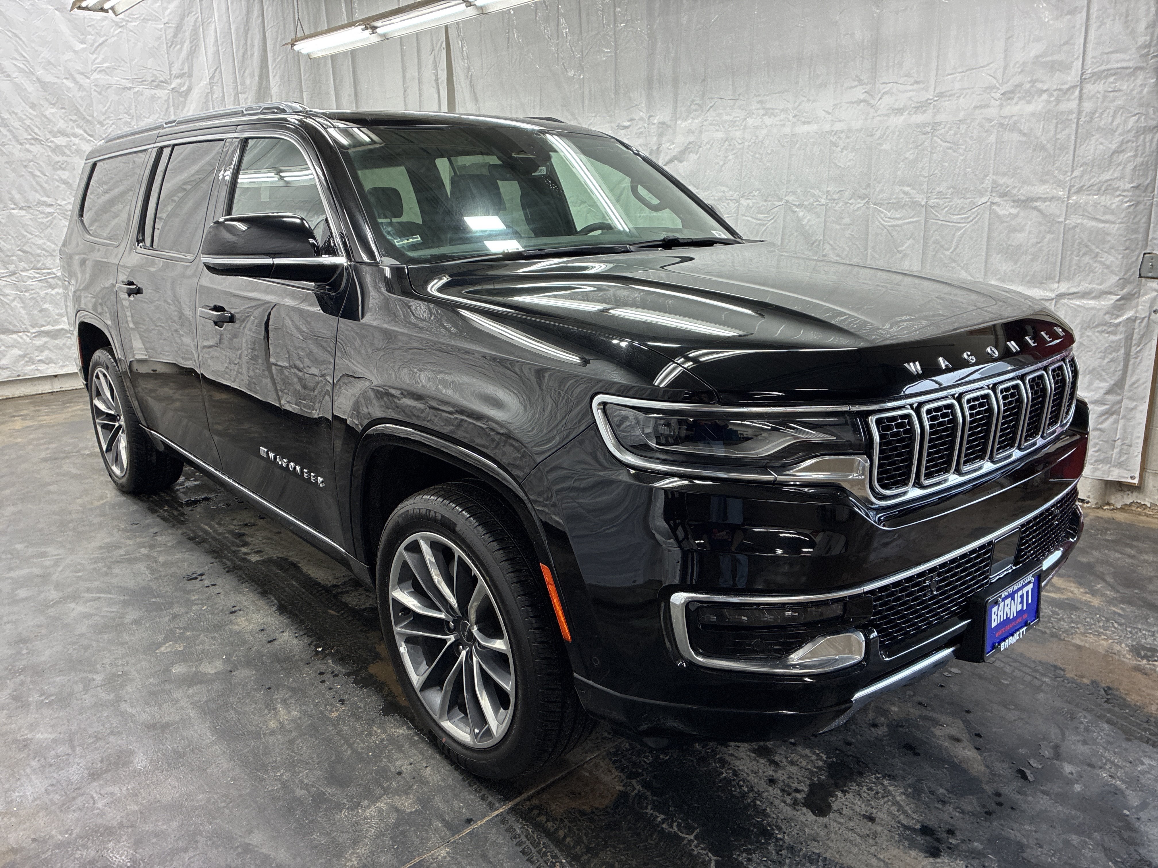 Used 2024 Jeep Wagoneer L Series III w/ Premium Group I AWD/4WD image 3