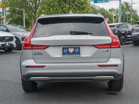 Used 2025 Volvo V60 B5 Cross Country Plus AWD/4WD image 6