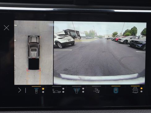 Used 2023 GMC Sierra 1500 Denali w/ Technology Package AWD/4WD image 12