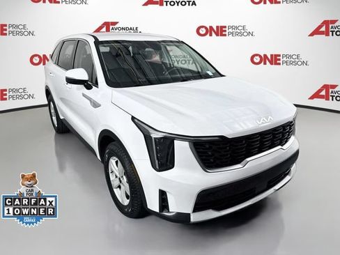 Used 2025 Kia Sorento LX FWD image 1