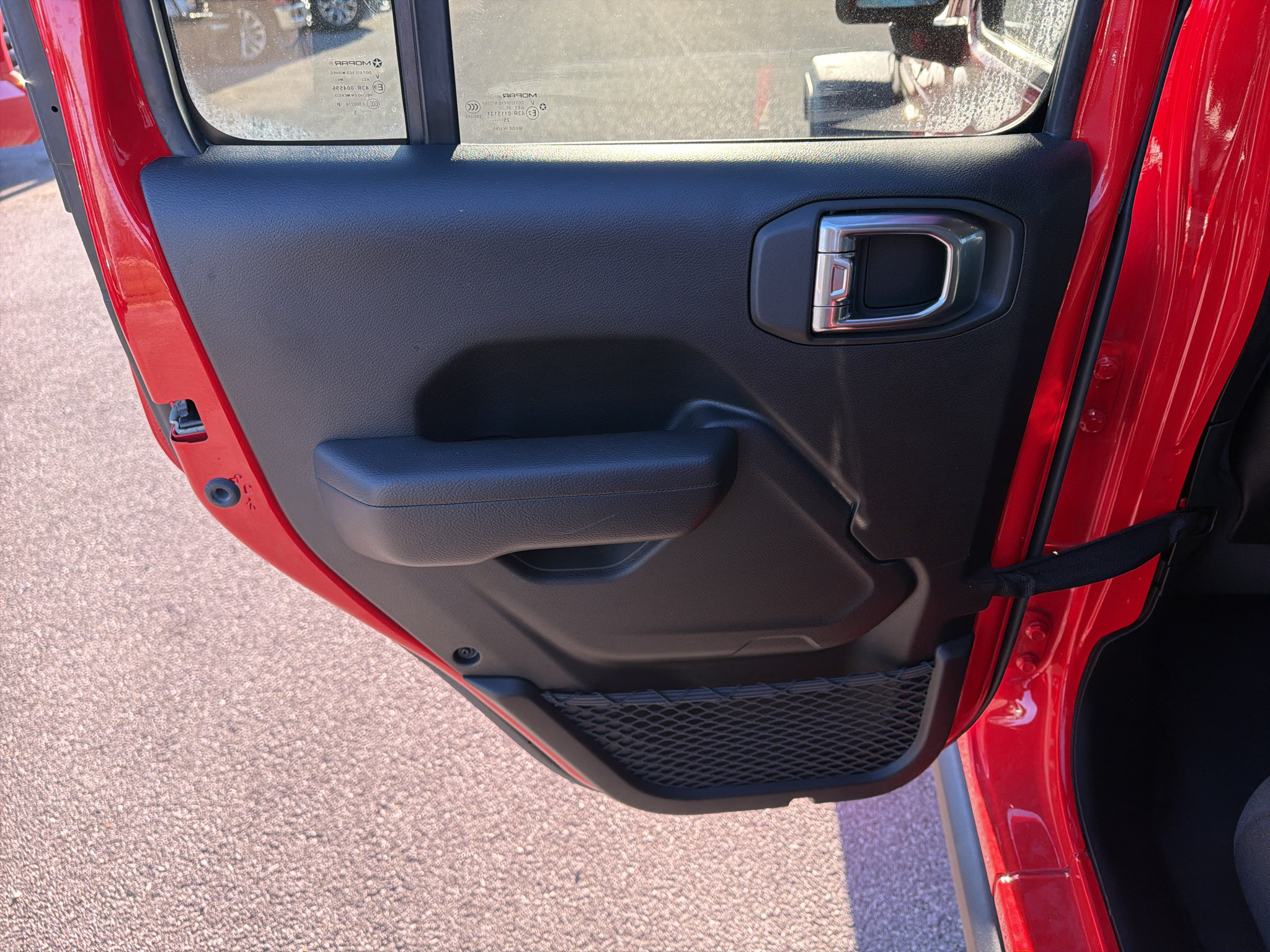 Used 2025 Jeep Wrangler Unlimited Rubicon w/ Convenience Group AWD/4WD image 27
