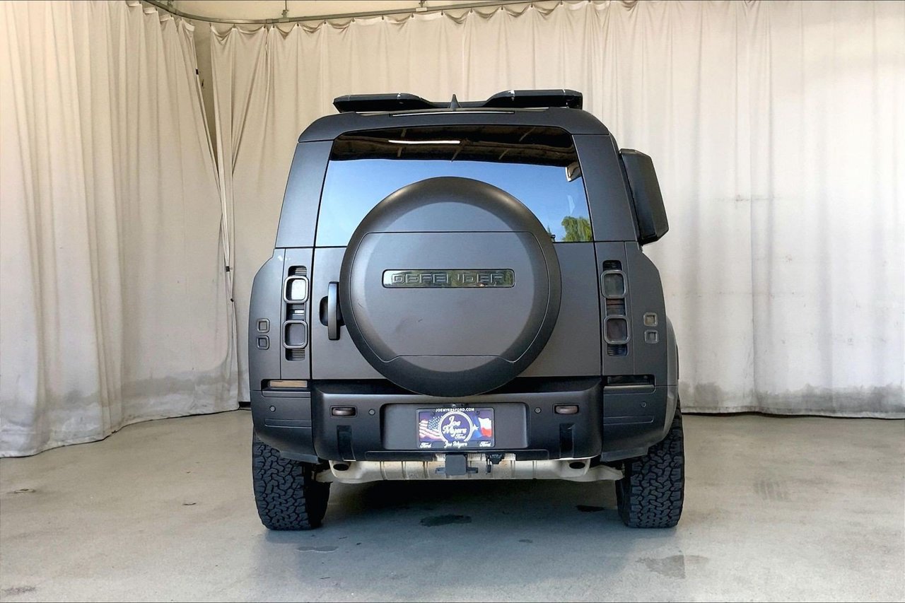 Used 2023 Land Rover Defender 130 X-Dynamic SE AWD/4WD image 4