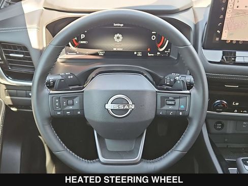 Used 2025 Nissan Rogue SL AWD/4WD image 23
