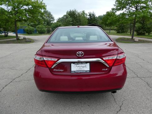 Used 2017 Toyota Camry XLE w/ Moonroof Package FWD image 6