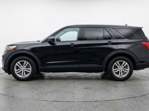 Used 2024 Ford Explorer XLT w/ Equipment Group 202A image 5